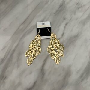 Elegant Gold leaf earrings